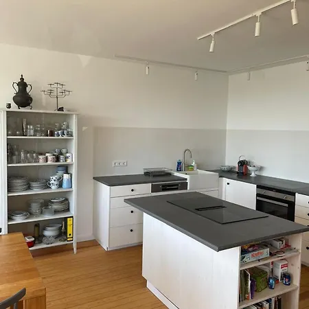 - Zentral Mit Fernblick Apartament