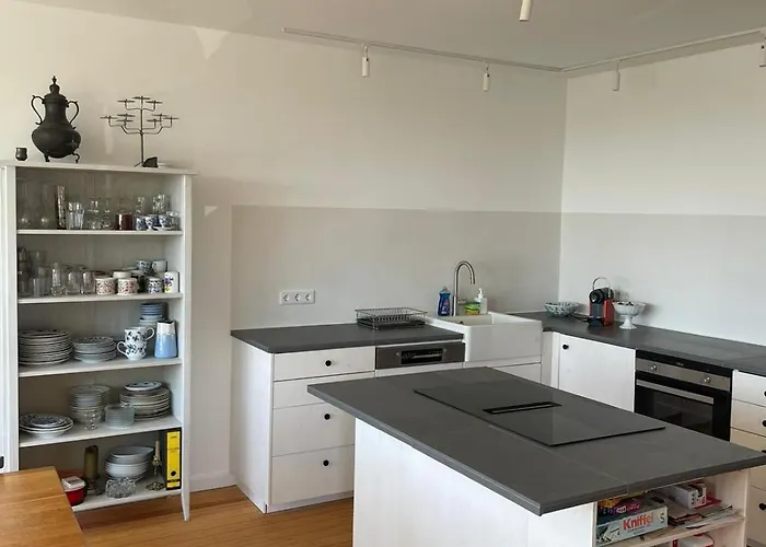 - Zentral Mit Fernblick Apartament